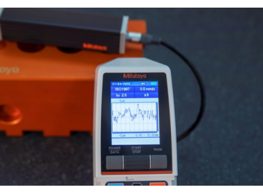 Mitutoyo Surftest SJ-210 - Portable measuring instrument for easily and accurately measure surface roughness.